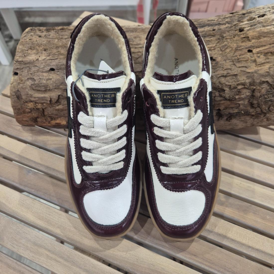Alternative view of Zapatilla Deportiva ICONIC A034 Burdeos de ANOTHER TREND