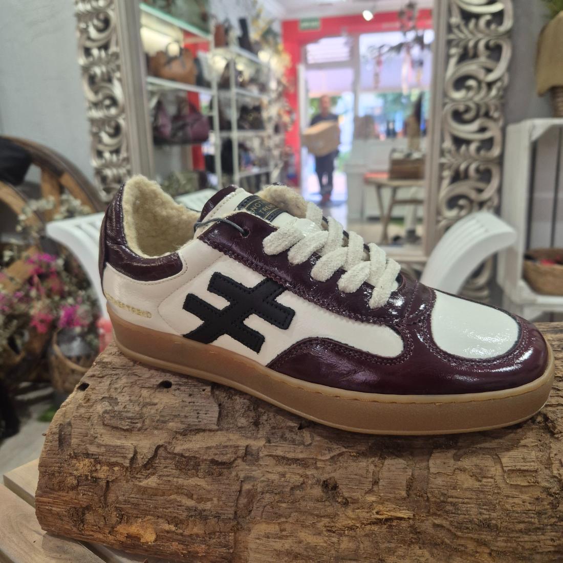 Zapatilla Deportiva ICONIC A034 Burdeos de ANOTHER TREND